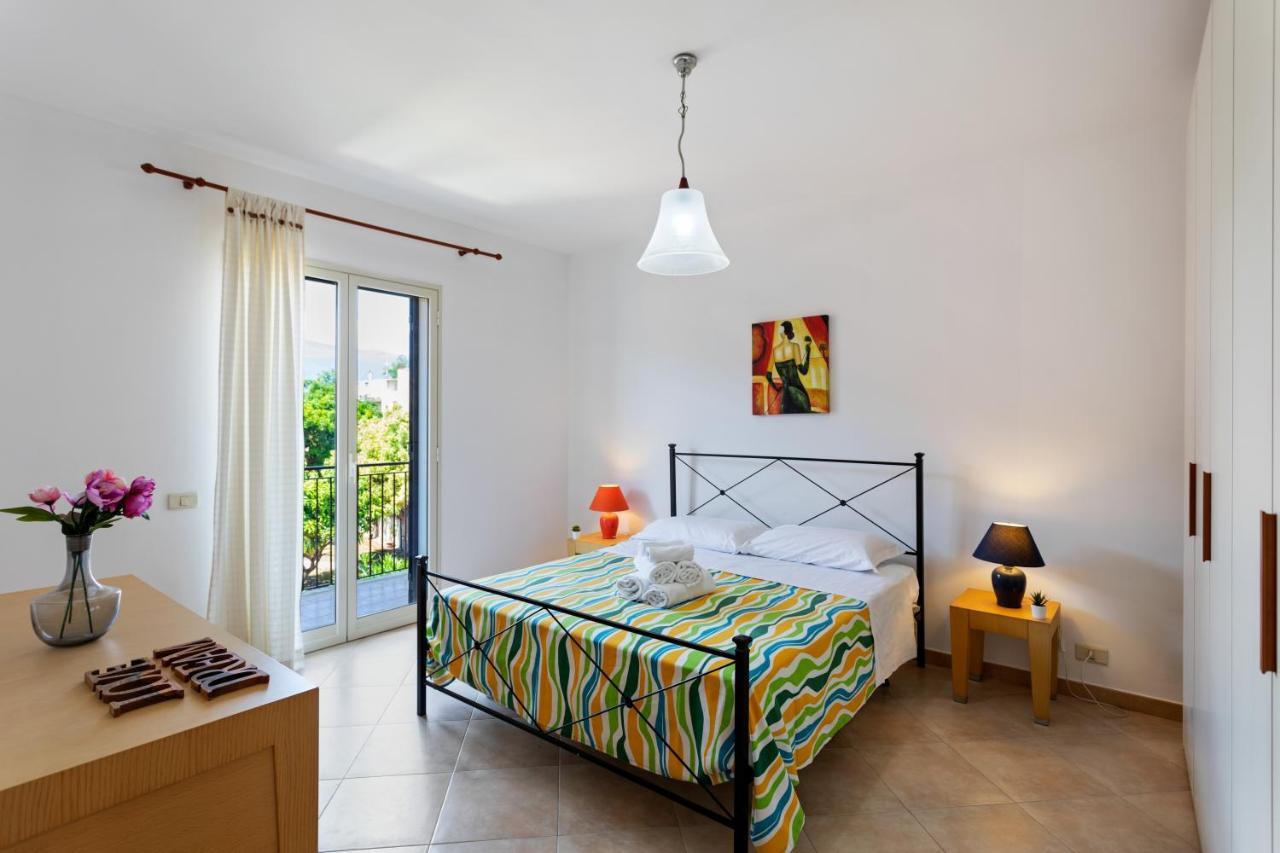 Giardini Naxos Bright Apartments With Balcony Exterior photo
