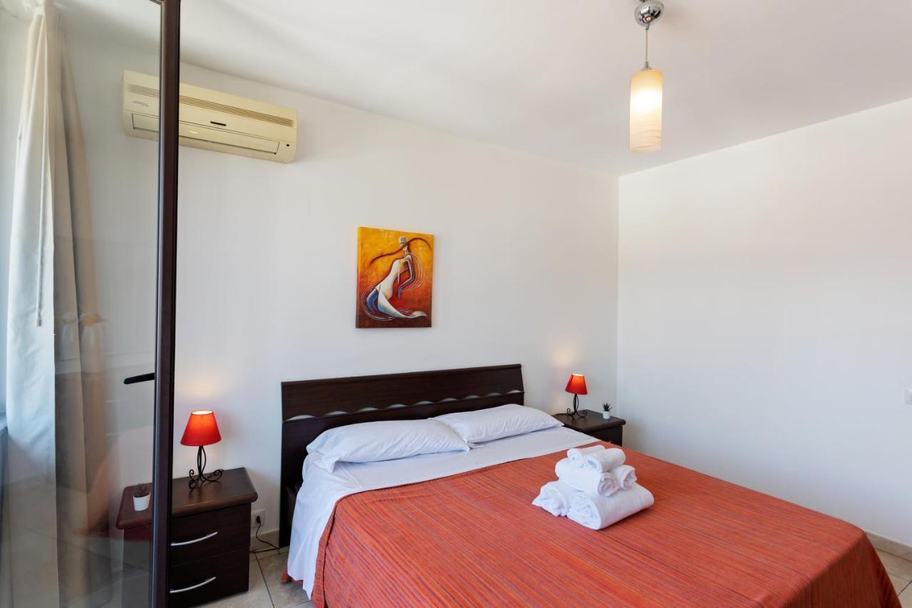 Giardini Naxos Bright Apartments With Balcony Exterior photo